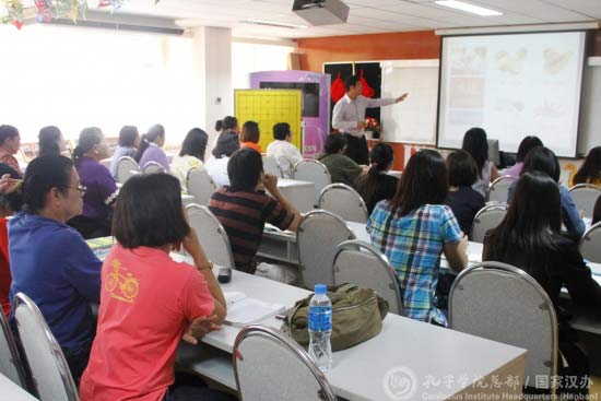 曼谷本土教师参加曼松德孔子学院汉语培训班